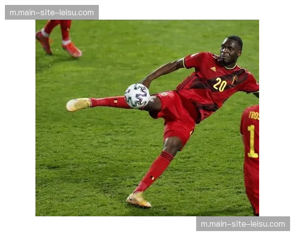 比利时演练特罗萨德内切传中,特德斯科寻求边中结合破密集 比利时演练特罗萨德内切传中,特德斯科寻求边中结合破密集